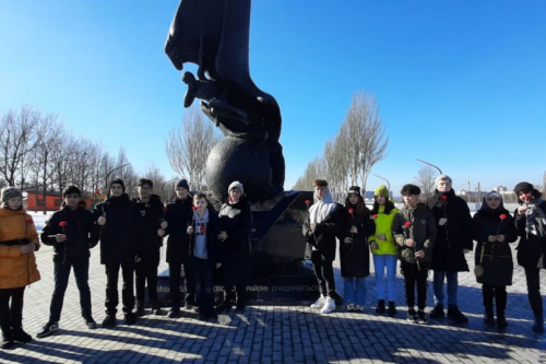 Урок історії біля пам'ятного знаку в Парку Перемоги