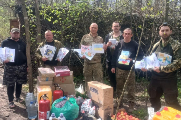 Світло перемагає темряву: учні Харківського ліцею №58 разом із ветеранами привітали захисників до Великодня